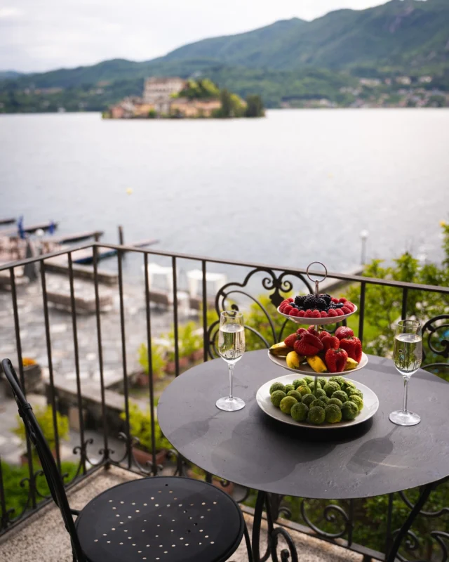 🍎 I piccoli gesti che fanno la differenza

Dal balcone della nostra Camera Classic Vista Lago, ogni risveglio diventa speciale. Frutta fresca che ti aspetta al mattino, l'Isola di San Giulio davanti ai tuoi occhi, il lago che cambia colore con le ore. Coccoliamo i nostri ospiti con attenzioni che parlano al cuore, perché il vero lusso è sentirsi a casa nel posto più bello del mondo.

Fino al 10 luglio, sconto del 10% su tutte le prenotazioni bed & breakfast fino a fine agosto. Prenota ora e lasciati coccolare! ✨

📍 Hotel San Rocco – Lago d'Orta
📞 Info: +39 0322 911977
✉️ info@hotelsanrocco.it
🌐 www.hotelsanrocco.it

🍎 The small gestures that make the difference

From the balcony of our Classic Lake View Room, every awakening becomes special. Fresh fruit waiting for you in the morning, San Giulio Island before your eyes, the lake changing color with the hours. We pamper our guests with touches that speak to the heart, because true luxury is feeling at home in the most beautiful place in the world.

Until July 10th, 10% discount on all bed & breakfast bookings, until the end of august. Book now and let yourself be pampered! ✨

📍 Hotel San Rocco – Lake Orta
📞 Info: +39 0322 911977
✉️ info@hotelsanrocco.it
🌐 www.hotelsanrocco.it